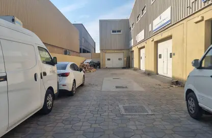 Warehouse - Studio - 1 Bathroom for rent in Ras Al Khor - Dubai