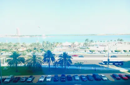 Apartment - 4 Bedrooms - 4 Bathrooms for rent in 3 Sails Tower - Corniche Road - Abu Dhabi