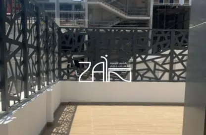 Apartment - 2 Bedrooms - 3 Bathrooms for sale in The Gate - Masdar City - Abu Dhabi