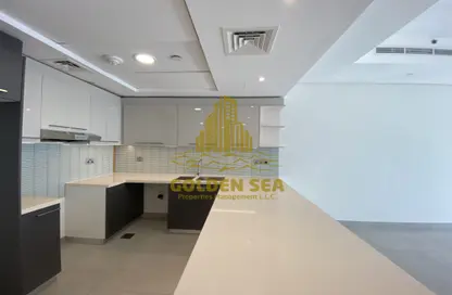 Kitchen image for: Apartment - 1 Bedroom - 2 Bathrooms for rent in Al Seef - Al Raha Beach - Abu Dhabi, Image 1