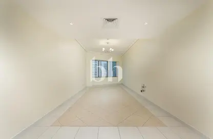 شقة - 2 غرف نوم - 2 حمامات للايجار في برج توينتي فرست سينشري - شارع الشيخ زايد - دبي شقة - 2 غرف نوم - 2 حمامات للايجار في برج توينتي فرست سينشري - شارع الشيخ زايد - دبي