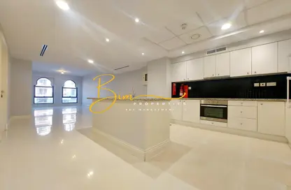 صورة لـ مطبخ شقة - غرفة نوم - 2 حمامات للايجار في مجمع ار دي كي السكني - روضة أبو ظبي - أبوظبي ، صورة رقم 1
