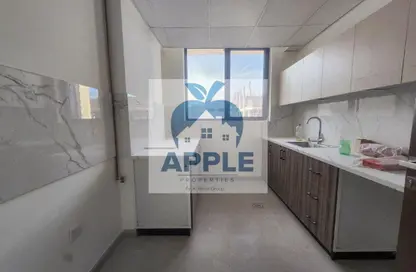 شقة - غرفة نوم - 2 حمامات للايجار في الزاهية - تجارية مويلح - الشارقة