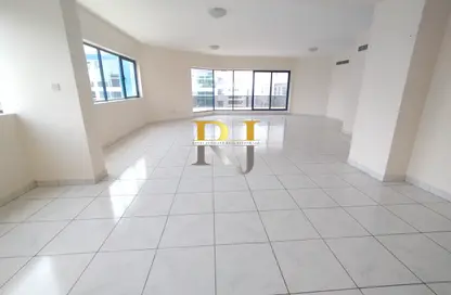 Apartment - 4 Bedrooms - 5 Bathrooms for rent in Golden Sands 4 - Mankhool - Bur Dubai - Dubai
