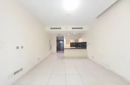 Apartment - Studio - 1 Bathroom for rent in Mankhool Building - Mankhool - Bur Dubai - Dubai