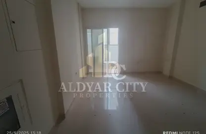 شقة - 2 غرف نوم - 3 حمامات للايجار في مساكن كورنيش عجمان - طريق كورنيش عجمان - عجمان