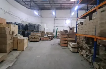 مستودع - استوديو - 2 حمامات للايجار في الخبيصي - ديرة - دبي