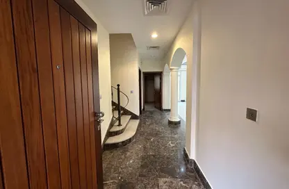 فيلا - 5 غرف نوم - 8 حمامات للايجار في حدائق القرم - القرم - أبوظبي