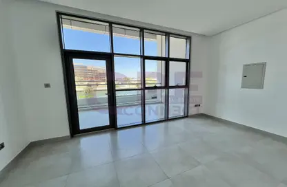 Empty Room image for: Apartment - 1 Bathroom for rent in Canal View Building - Al Raha Beach - Abu Dhabi, Image 1