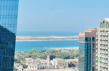 شقة - 4 غرف نوم - 5 حمامات للايجار في يونايتد سكوير - الخالدية - أبوظبي