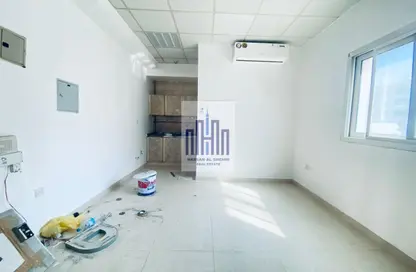 شقة - 1 حمام للايجار في مبنى جي جي كو مويلح - تجارية مويلح - الشارقة