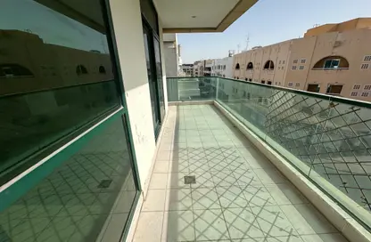 شقة - 2 غرف نوم - 3 حمامات للايجار في عود ميثاء - بر دبي - دبي