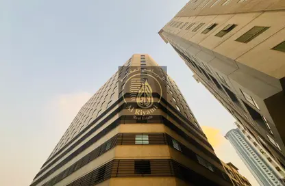 عمارة بالكامل - استوديو - 8 حمامات للايجار في طريق كورنيش عجمان - عجمان