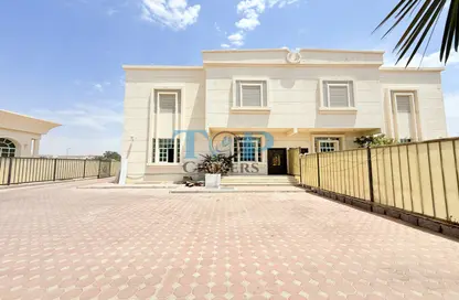 فيلا - 3 غرف نوم - 4 حمامات للايجار في النايفه - الهيلي - العين