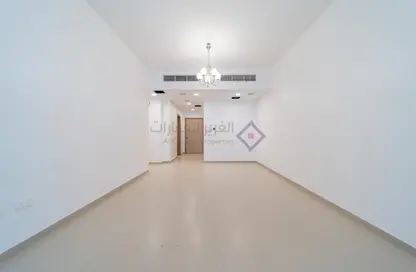 Apartment - 3 Bedrooms - 3 Bathrooms for rent in Al Muraqqabat - Deira - Dubai