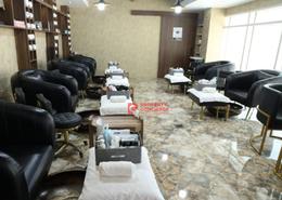 صورةغرفة المعيشة لـ: محل للبيع في برج الماس - بحيرة الماس شرق - أبراج بحيرة الجميرا - دبي, صورة 1