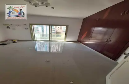 Apartment - 2 Bedrooms - 3 Bathrooms for rent in Al Wahda Building - Al Majaz 2 - Al Majaz - Sharjah