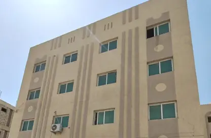 عمارة بالكامل - 8 غرف نوم - 8 حمامات للبيع في مجمع مويلح - تجارية مويلح - الشارقة