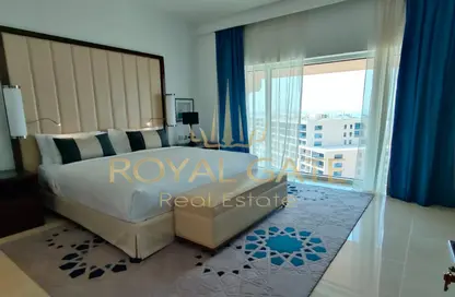 Room / Bedroom image for: Apartment - 1 Bedroom - 2 Bathrooms for sale in Fairmont Marina Residences - The Marina - Abu Dhabi, Image 1