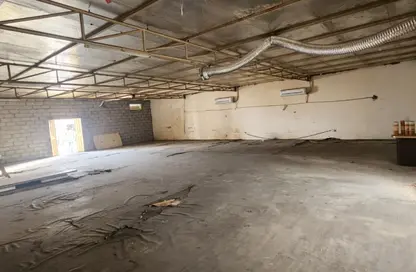 Warehouse - Studio - 2 Bathrooms for rent in Seih Al Uraibi - Ras Al Khaimah
