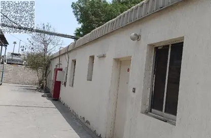 سكن عمال - استوديو - 8 حمامات للايجار في المنطقة الصناعية رقم 12 - المنطقة الصناعية بالشارقة - الشارقة