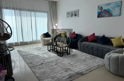 شقة - 4 غرف نوم - 4 حمامات للايجار في مساكن كورنيش عجمان - طريق كورنيش عجمان - عجمان