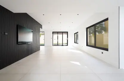 Villa - 4 Bedrooms - 5 Bathrooms for sale in Legacy Nova Villas - Jumeirah Park - Dubai