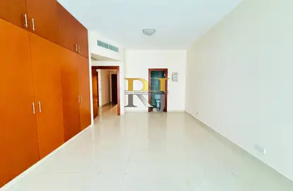 Apartment - 3 Bedrooms - 3 Bathrooms for rent in Silver Sands 2 - Mankhool - Bur Dubai - Dubai
