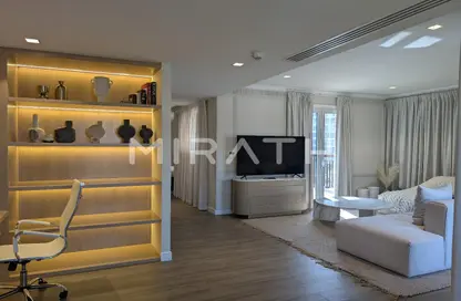 Villa - 5 Bedrooms - 7 Bathrooms for sale in Sur La Mer - La Mer - Jumeirah - Dubai