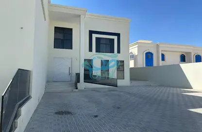 فيلا - 6 غرف نوم - 7 حمامات للايجار في مدينة الرياض - أبوظبي