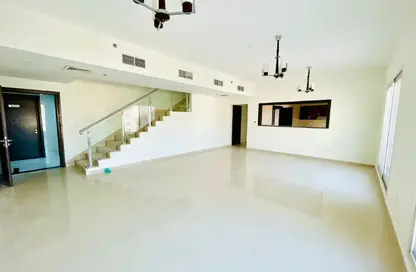 Apartment - 3 Bedrooms - 4 Bathrooms for rent in Royal JVC Building - District 10 - Jumeirah Village Circle - Dubai