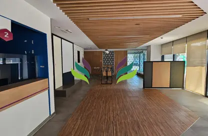 Show Room - Studio - 2 Bathrooms for rent in Rais Hassan Saadi 4 - Mankhool - Bur Dubai - Dubai