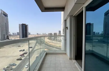 شقة - غرفة نوم - 2 حمامات للايجار في المساكن الحمراء - مدينة دبي الرياضية - دبي