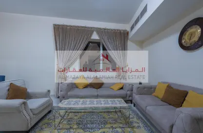 شقة - 2 غرف نوم - 3 حمامات للايجار في برج الثريا - التعاون - الشارقة