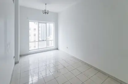 Apartment - 2 Bedrooms - 2 Bathrooms for rent in New Zubaidi Building - Al Majaz 1 - Al Majaz - Sharjah