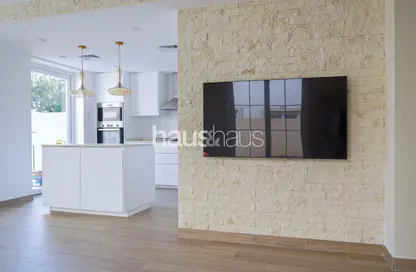 Villa - 2 Bedrooms - 3 Bathrooms for rent in Springs 10 - The Springs - Dubai