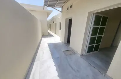 فيلا - 4 غرف نوم - 4 حمامات للايجار في الجزّات - ضاحية الرقة - الشارقة