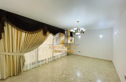 شقة - 4 غرف نوم - 5 حمامات للايجار في أبراج فيجن التوأم - شارع النجدة - أبوظبي