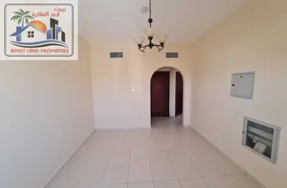 شقة - غرفة نوم - 2 حمامات للايجار في الثاني مويلح - تجارية مويلح - الشارقة