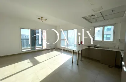 شقة - غرفة نوم - 2 حمامات للايجار في البرج الإمبراطوري - ديستريكت 17 - قرية الجميرا سركل - دبي