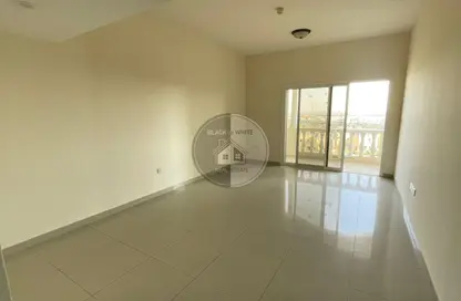 شقة - 2 غرف نوم - 3 حمامات للايجار في رويال بريز 3 - رويال بريز - قرية الحمرا - رأس الخيمة