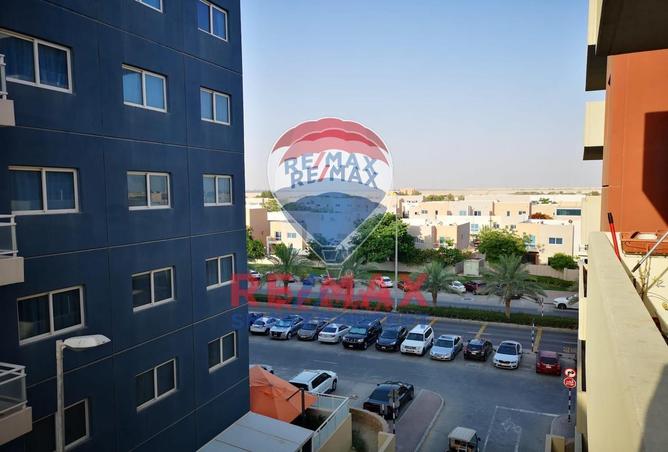 Apartment - 3 Bedrooms - 4 Bathrooms for sale in Tower 32 - Al Reef Downtown - Al Reef - Abu Dhabi