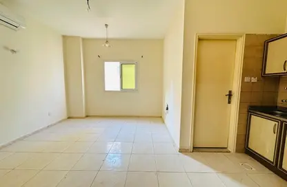 شقة - 1 حمام للايجار في طريق فاير ستاشن - مويلح - الشارقة