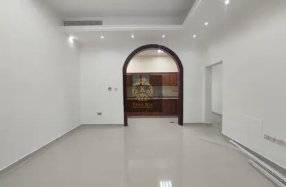 شقة - 2 غرف نوم - 2 حمامات للايجار في مركز محمد بن زايد - مدينة محمد بن زايد - أبوظبي