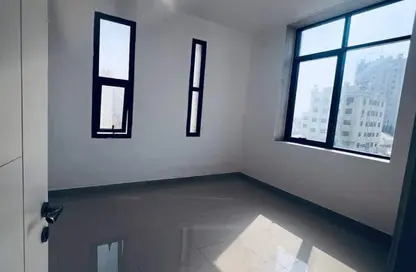 عمارة بالكامل - 8 غرف نوم - 8 حمامات للبيع في أبراج الراشدية - الراشدية - عجمان وسط المدينة - عجمان