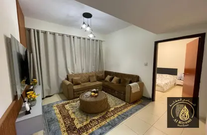 شقة - غرفة نوم - 2 حمامات للايجار في مساكن كورنيش عجمان - طريق كورنيش عجمان - عجمان