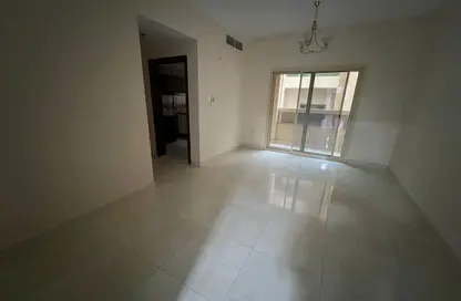 شقة - غرفة نوم - 2 حمامات للايجار في المجاز 3 - المجاز - الشارقة شقة - غرفة نوم - 2 حمامات للايجار في المجاز 3 - المجاز - الشارقة