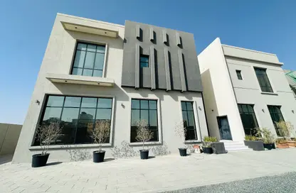 Villa - 6 Bedrooms - 7 Bathrooms for rent in Al Aweer 1 - Al Aweer - Dubai