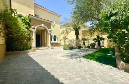Villa - 3 Bedrooms - 5 Bathrooms for sale in Jumeirah Park - Dubai
