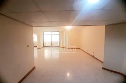 Apartment - 3 Bedrooms - 3 Bathrooms for rent in Hamdan Street - Abu Dhabi